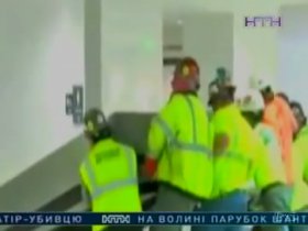 Электронное табло упало в аэропорту в Бирмингеме, погиб мальчик
