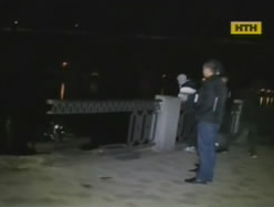 У Дніпропетровську машина впала з моста в річку