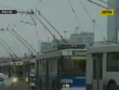 Москвич заблокував рух тролейбусів автом