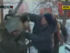 У Росії погорільці побили пожежників