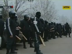 В Одесі "тітушки" під доглядом міліції побили учасників мирної акції