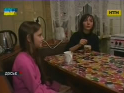 Харьковская мать-кукушка вышвырнула на улицу двух дочерей