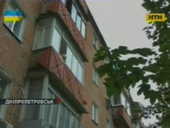 В Днепропетровске годовалая девочка выпала с пятого этажа