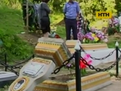 На Вінниччині 13-річний підліток зруйнував два десятки надгробків
