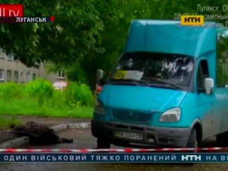 В Луганске армейский снаряд попал в маршрутку