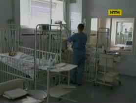 Трое суток пробыли в запертой квартире трое маленьких детей