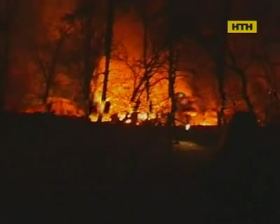 Охоронці столичних складів не пускали пожежників до палаючого ангару