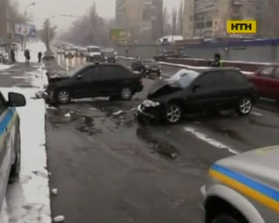 Снегопад вызвал аварии в столице