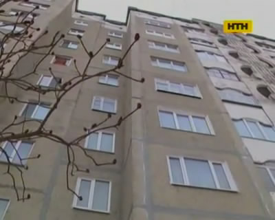 В Ровно парень выпрыгнул из окна из-за несчастной любви