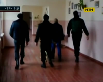 В Черновцах ученики в шутку "заминировали" лицей