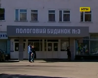 У Києві породіллю в переймах не пускали до пологового будинку, поки не заплатить