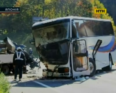 Туристический автобус попал в ДТП в Японии