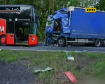 В Польше автобус столкнулся с фурой