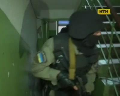 В Киеве преступник взял в заложники собственного сына и угрожал взорвать гранату
