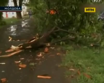 На Молдову налетел ураган с огромным градом