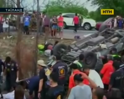 В Таиланде перевернулся бус с туристами