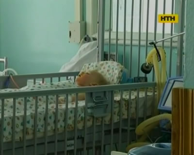 В Ромнах малыш выпал из окна
