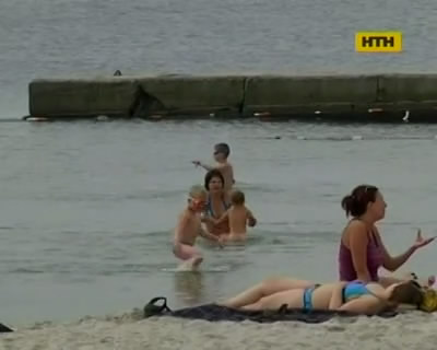 В Одессе девочка утонула в луже на пляже