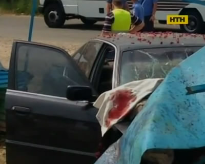Под Одессой пьяный на БМВ разгромил базарчик возле дороги