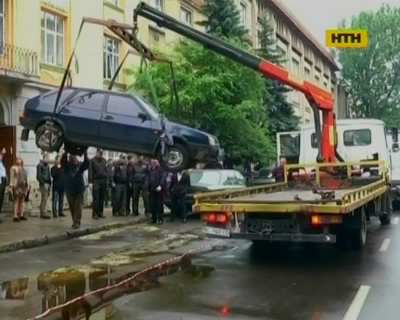 Во Львове взорвался заминированный милицейский автомобиль