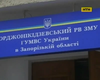 У Запоріжжі пияк-психопат тероризує сусідів, а міліція складу злочина не бачить