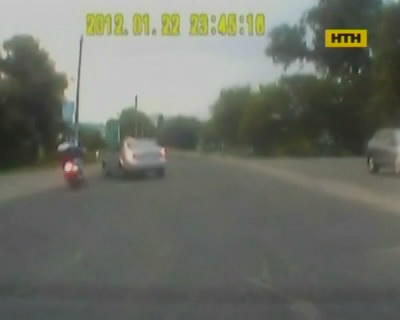 На Сумщине подростки на мопеде врезались в легковушку