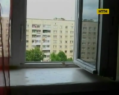 На Львівщині дівчинка випала з вікна