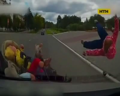 У Росії батьки перебігали дорогу і покалічили троїх дітей