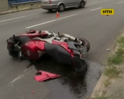 Мотоцикліст загинув на київській вулиці через відсутність захисту