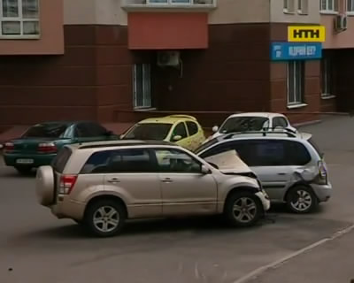 Нетрезвый киевлянин разбил машины соседей