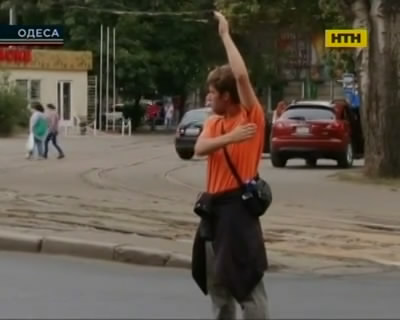 Одесит виконував роботу ДАІ на проблемному перехресті