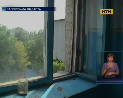 У Мелітополі з вікна випав 10-місячний малюк