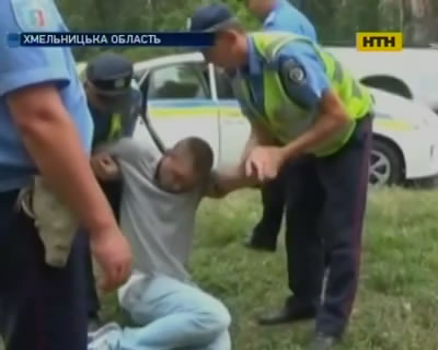 Після зіткнення нетверезий хмельничанин ліг поспати на травичку