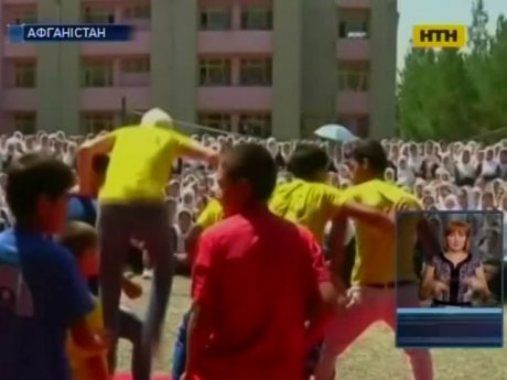 Волонтерский цирк лікує душі афганців