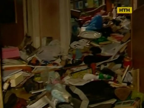 В Киеве бабка-помойница затерроризировала соседей