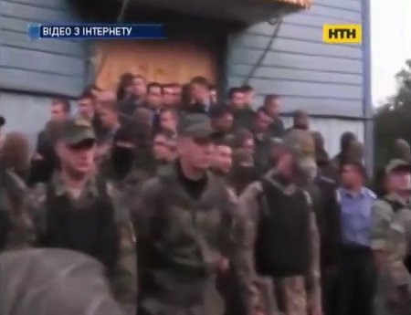 На Тернопольщине служители Киевского Патриархата и "Правого сектора" захватили храм