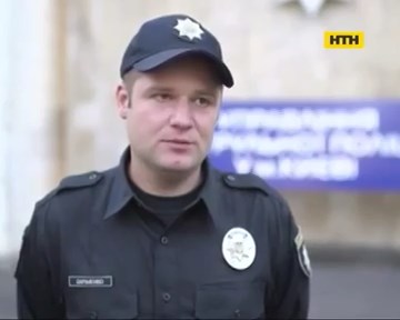 В Киеве пьяная компания угрожала полицейским