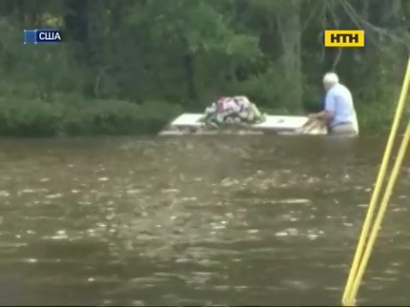 После наводнения в Южной Каролине по улицам плавали гробы