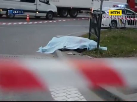 У Львові п'яний водій на смерть збив жінку на зупинці
