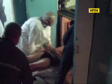 В больнице Конотопа пациента спасали прямо в оборвавшемся лифте
