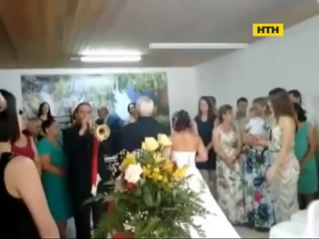 Весільний трубач з Перу прославився унікально поганим виконанням