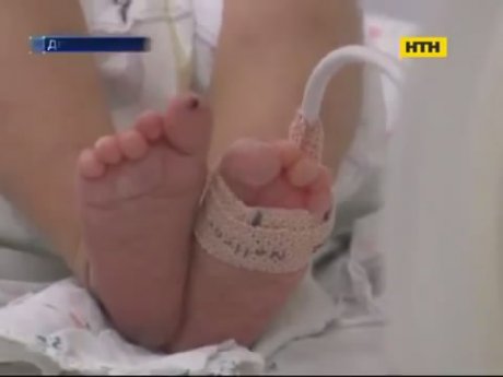 В Днепропетровске пьяная роженица выбросила новорожденного ребенка из окна