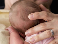 Нежиттєздатні немовлята рятують життя людей