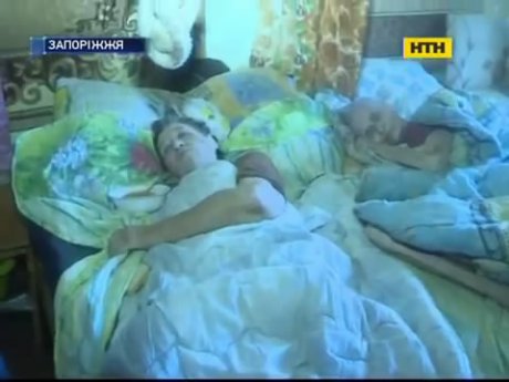 У Запоріжжі жінка-п'яничка наживалася на хворих старих