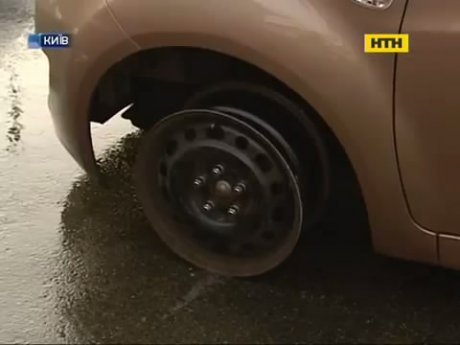 Робітники столичної СТО під час пожежі врятували автівки клиєнтів