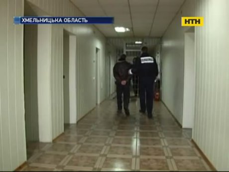 Душогуб з сокирою напав на родину на Хмельниччині