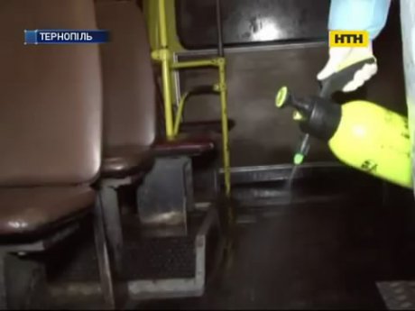 У Тернополі дезінфікують транспорт, щоб зупинити розповсюдження грипу