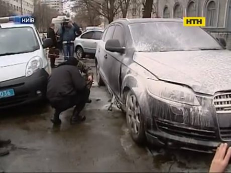 Прямо под столичным судом подожгли машину известного адвоката