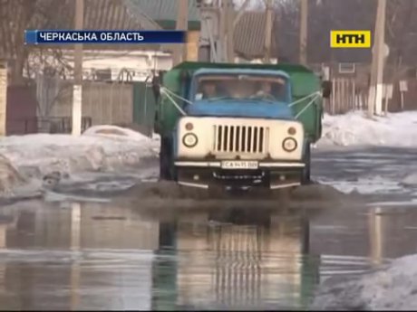 Оттепель превратила черкасское село в Венецию