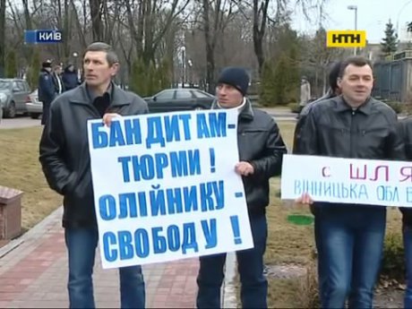 Полисмена Олийныка избили в СИЗО, а суд назначил домашний арест